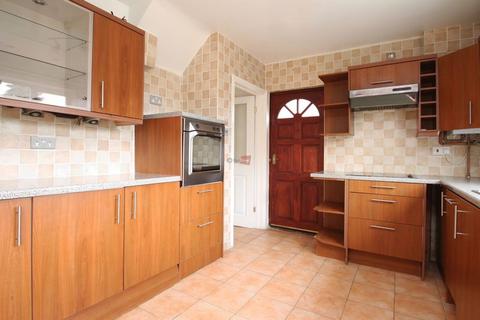 2 bedroom semi-detached house to rent, Montgomery Avenue, Chatham