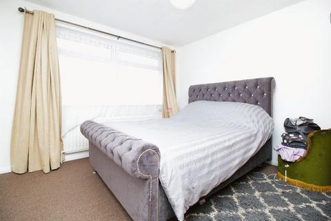 2 bedroom terraced house to rent, Ballens Road, Chatham