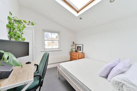 18 Ringford Road, London, SW18 1RS