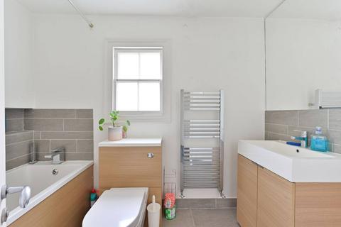 18 Ringford Road, London, SW18 1RS