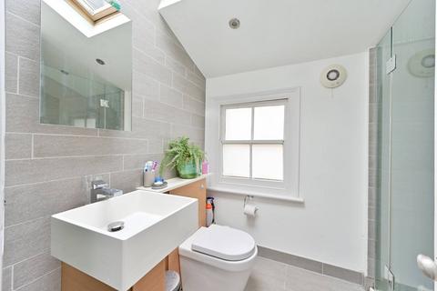 18 Ringford Road, London, SW18 1RS