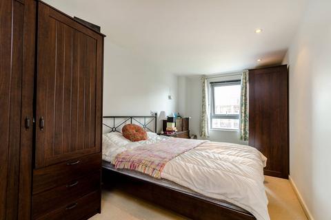 2 bedroom flat to rent, Church Street East, Woking, GU21