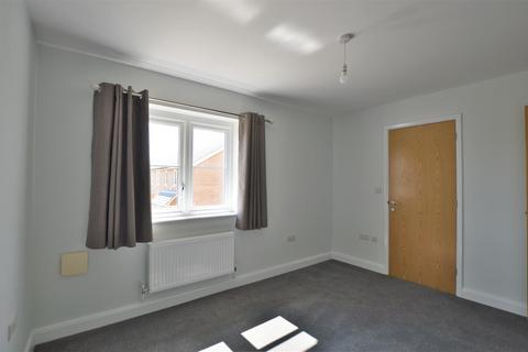 3 bedroom semi-detached house to rent, Priors Close, Oakham