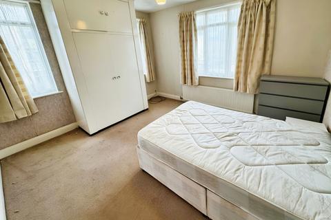 1 bedroom in a house share to rent, 51 Donnington Road, HA3 0NB