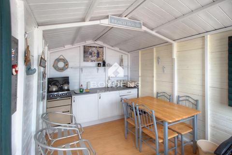 Chalet for sale, Walton on the Naze CO14