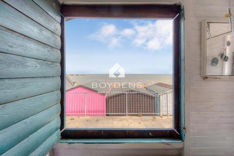 Chalet for sale, Walton on the Naze CO14
