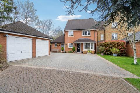 3 bedroom detached house for sale, Oakview Close, Oxhey