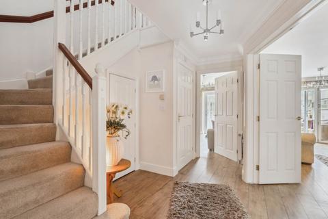 11 Oakview Close, Watford, WD19 4RA