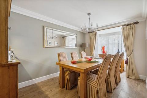 11 Oakview Close, Watford, WD19 4RA