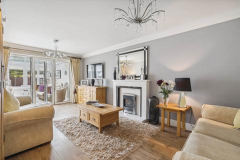 11 Oakview Close, Watford, WD19 4RA