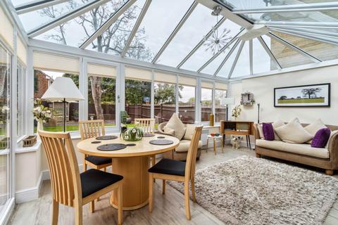11 Oakview Close, Watford, WD19 4RA