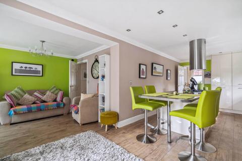 11 Oakview Close, Watford, WD19 4RA