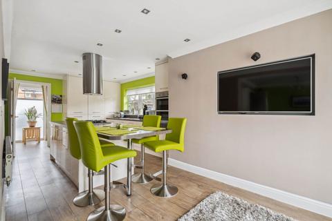 11 Oakview Close, Watford, WD19 4RA