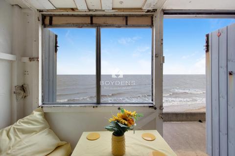Chalet for sale, Eastcliff, Walton on the Naze CO14