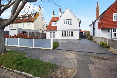 4 bedroom detached house for sale, Glebe Way, FRINTON-ON-SEA CO13