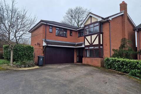 5 bedroom detached house to rent, Manor Rise, Lichfield, WS14