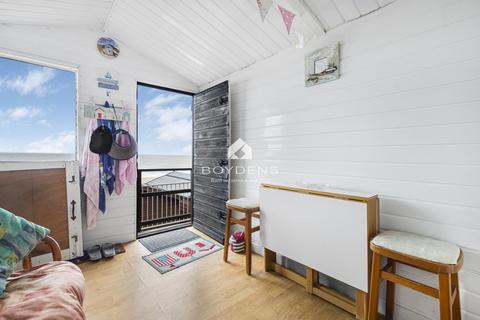1 bedroom chalet for sale, Southcliff, Walton on the Naze CO14