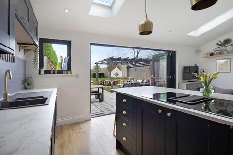 249 Bergholt Road, Colchester, CO4 5AT
