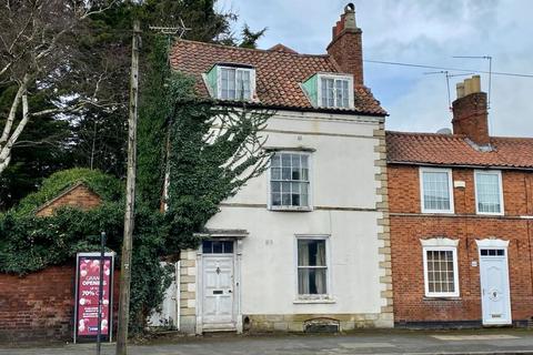 5 bedroom terraced house for sale, Manthorpe Road, ., Grantham, Lincolnshire, NG31 8DA