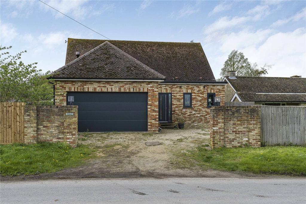Henton, Chinnor OX39 4 bed detached house for sale £775,000