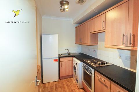 3 bedroom flat to rent, High Street, Bromley BR1