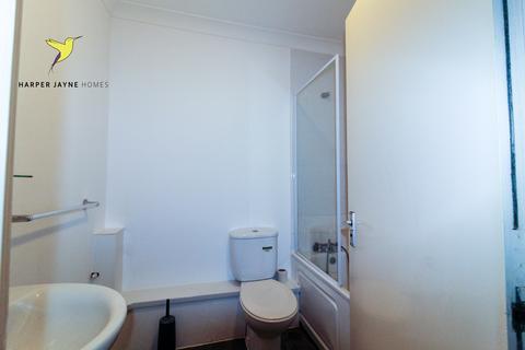 3 bedroom flat to rent, High Street, Bromley BR1