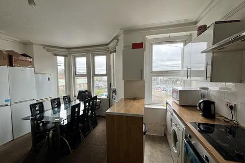 1 bedroom in a house share to rent, 4 Godfrey Road, ,
