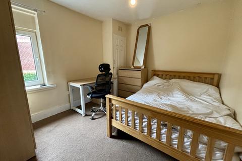 1 bedroom in a house share to rent, 4 Godfrey Road, ,