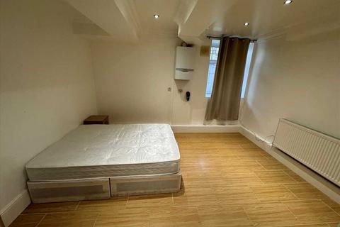 3 bedroom apartment to rent, Upton Lane, London, London
