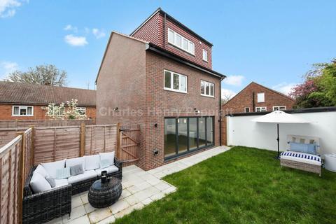 4 bedroom house for sale, Rookwood Gardens, Chingford, E4