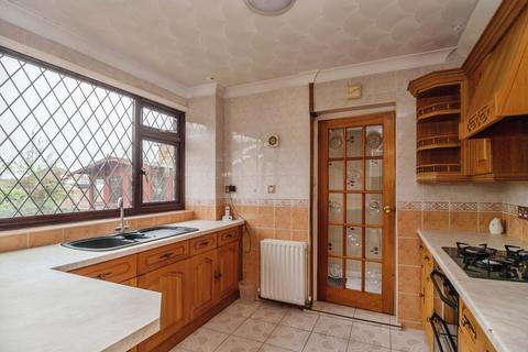 3 bedroom detached house for sale, Windsor Way, Rayleigh, SS6