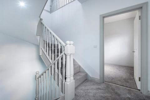2 bedroom flat to rent, Rozel Road, London SW4