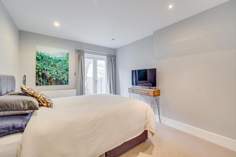 2 bedroom flat for sale, Barclay Road, Fulham Broadway, London