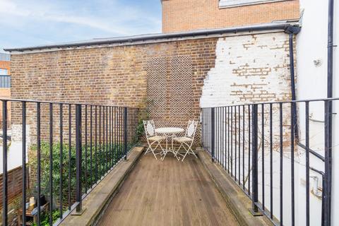 2 bedroom flat for sale, Barclay Road, Fulham Broadway, London