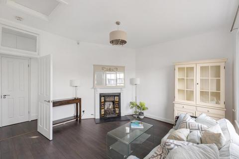 27 Town Hall Road, London, SW11 5NQ