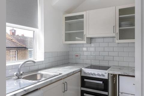 27 Town Hall Road, London, SW11 5NQ