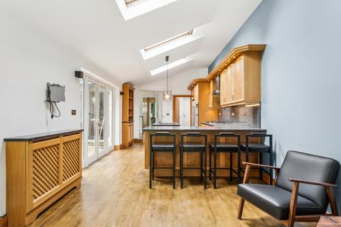 4 bedroom semi-detached house to rent, Staveley Road, London