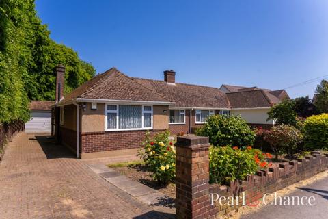 2 bedroom semi-detached bungalow for sale, Spooners Drive, Park Street, AL2