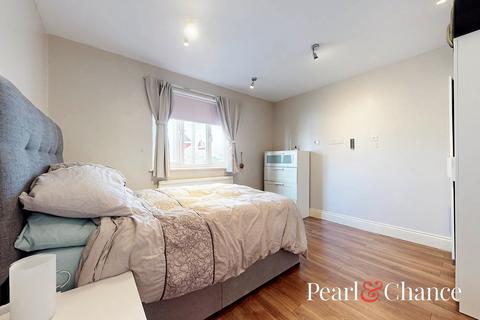 2 bedroom maisonette for sale, Bridge Road, London, NW10