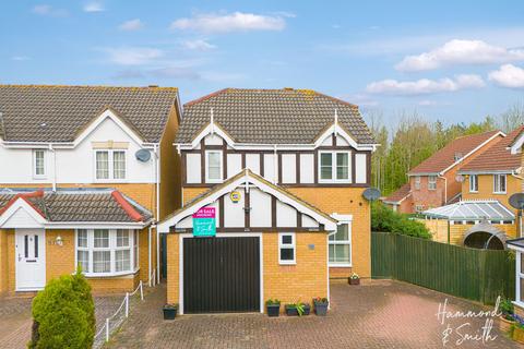 82 Challinor, Church Langley, Harlow, CM17 9XD
