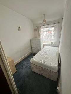 3 bedroom semi-detached house to rent, Hounslow, London TW5
