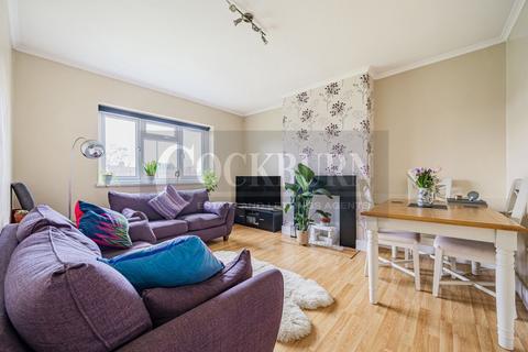 2 bedroom maisonette to rent, Jason Walk, Mottingham, SE9