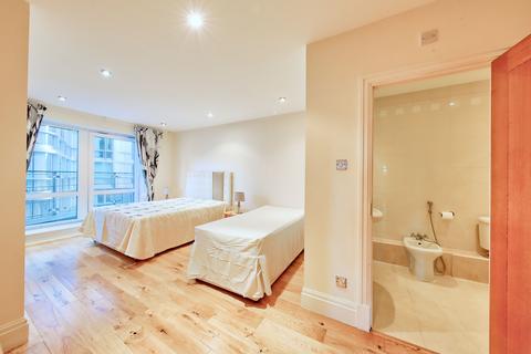 2 bedroom flat to rent, Warren House, Beckford Close, London, W14
