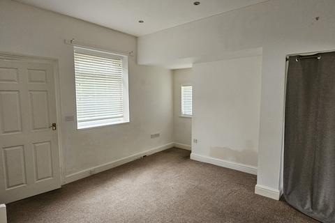 2 bedroom semi-detached house to rent, North Avenue, Westerhope NE5