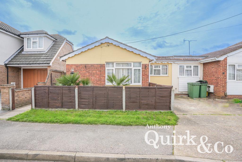 Newlands Road, Canvey Island, SS8 2 bed semidetached bungalow for sale