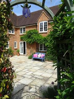 6 bedroom detached house to rent, Finchampstead, Wokingham, Berkshire