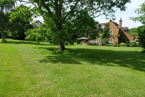 6 bedroom detached house to rent, Finchampstead, Wokingham, Berkshire