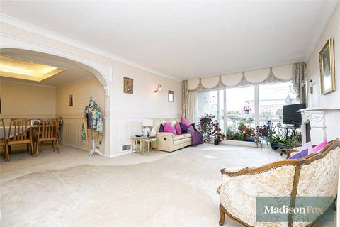 2 bedroom apartment for sale, The Bowls, Essex IG7