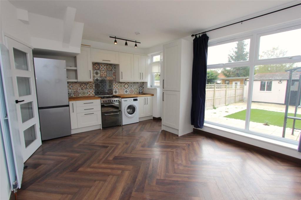 Arterial Road, LeighonSea, Essex, SS9 1 bed apartment to rent £995