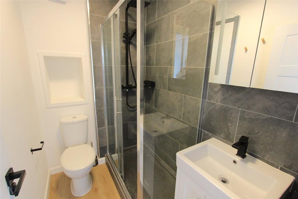 Arterial Road, LeighonSea, Essex, SS9 1 bed apartment to rent £995